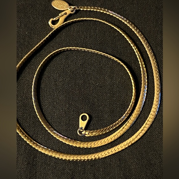 American Showcase Chain - Picture 6 of 6